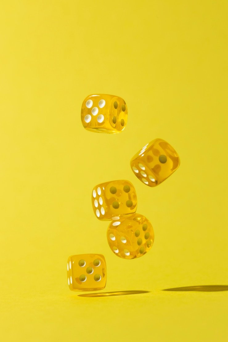 Ilustrasi interaksi pengguna dengan aplikasi hiburan sportsbook dan casino di perangkat mobile